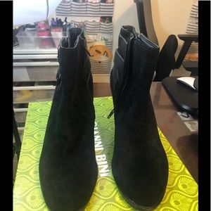 Gianna Bini Ankle Black Suede Boots